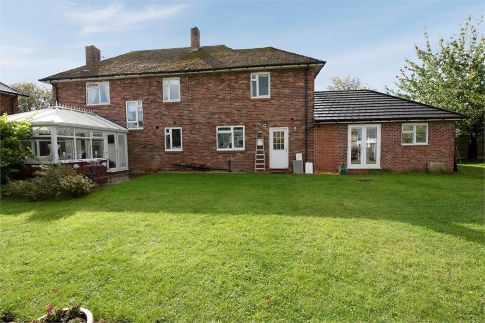 Near Chester, Hawarden Eksteriør bilde